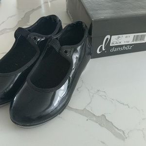 Size 11 Girl's Danshuz Tap Shoes